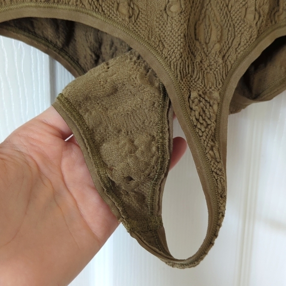 Out From Under Textured Jacquard Knit Form Fitting Strapless Thong Bodysuit L - Picture 8 of 12